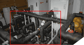 凌亂機房，管道交錯