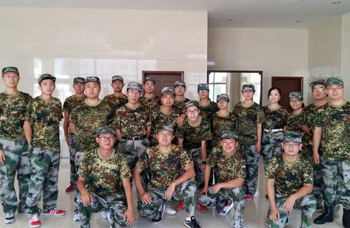 沃富軍訓合影