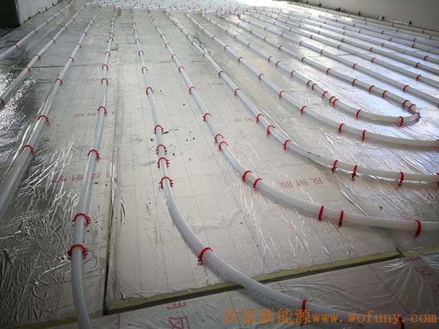 青島德沃幼兒園空氣源熱泵項(xiàng)目施工案例地暖施工、主機(jī)施工，空氣源熱泵項(xiàng)目調(diào)試成功，項(xiàng)目展示實(shí)例&mdash;&mdash;空氣源熱泵地暖鋪管