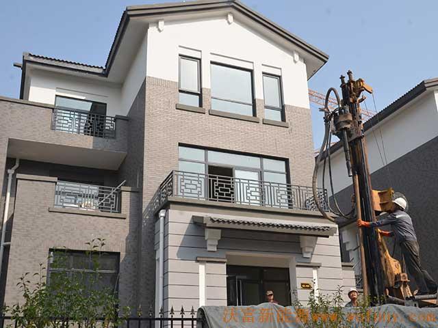 青島長(zhǎng)水山莊別墅小區(qū)地源熱泵項(xiàng)目施工鉆井現(xiàn)場(chǎng)圖片展示&mdash;&mdash;&mdash;地源熱泵項(xiàng)目概況