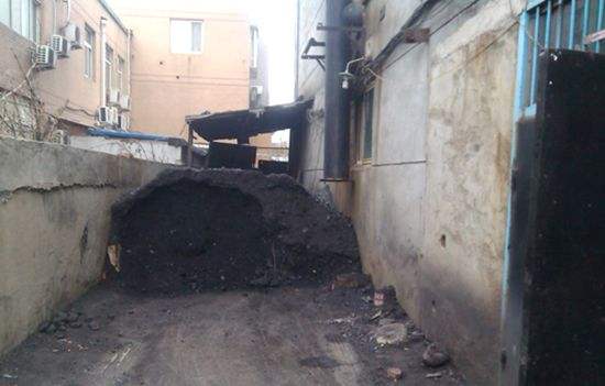 截至到2016年年底，我國北方地區城鄉建筑取暖總面積約206億平方米，其中燃煤取暖占了83%，取暖用煤年消耗4億噸標煤，其中散燒煤約2億噸標煤，主要分布在農村地區。&rdquo;